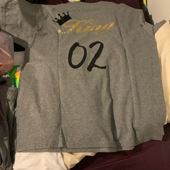 A grey, gold Gildan T-Shirt - Picture 2 of 2